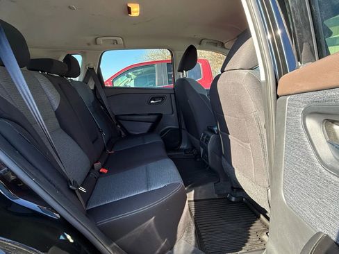 Used 2023 Nissan Rogue SV image 29