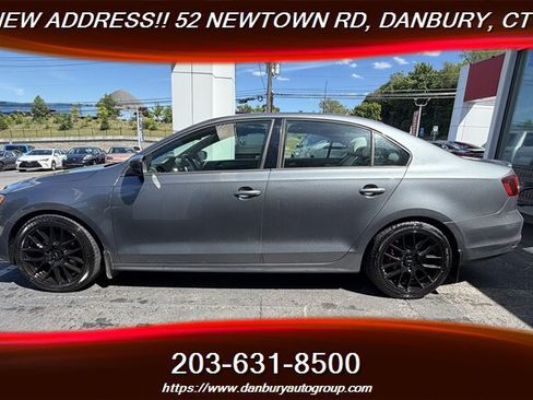 Used 2016 Volkswagen Jetta Sport FWD image 2