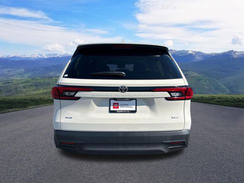 Certified 2024 Toyota Grand Highlander AWD image 4