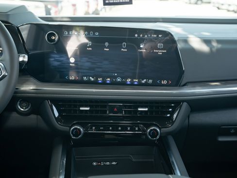 New 2025 Chevrolet Suburban Premier image 31