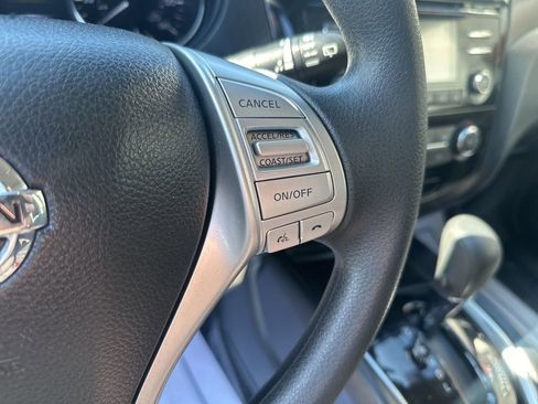 Used 2016 Nissan Rogue S w/ Appearance Package image 18