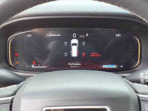 Used 2024 Jeep Wagoneer Series II w/ Flexible Seating Group image 18