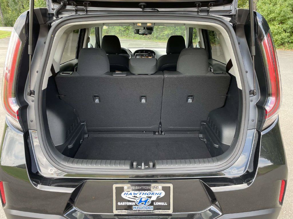 Used 2024 Kia Soul S FWD image 8
