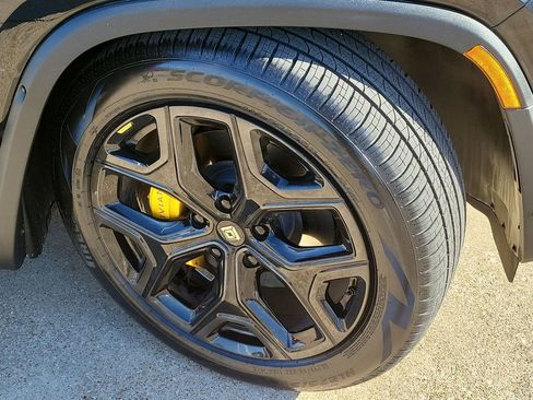 Used 2023 Rivian R1S Adventure image 32