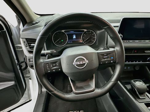 Used 2025 Nissan Rogue SV AWD/4WD image 18