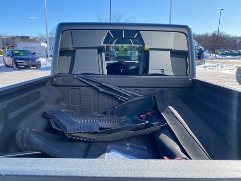 Used 2023 Jeep Gladiator Willys image 5