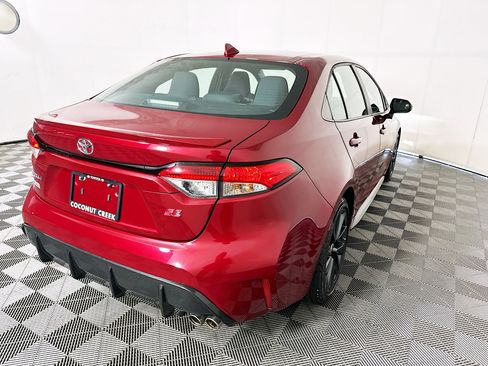 Used 2023 Toyota Corolla SE FWD image 3