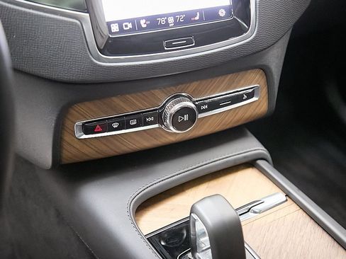 Used 2024 Volvo XC90 B6 Plus w/ Protection Package image 18