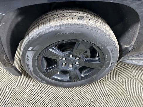 Used 2018 Chevrolet Suburban LT image 10