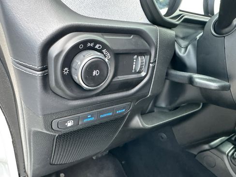 Used 2025 Jeep Wrangler Sahara w/ Safety Group image 19