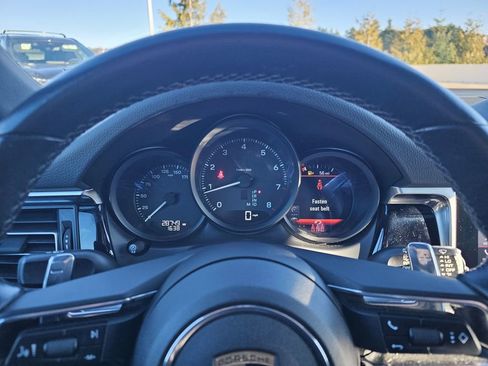 Used 2024 Porsche Macan image 26