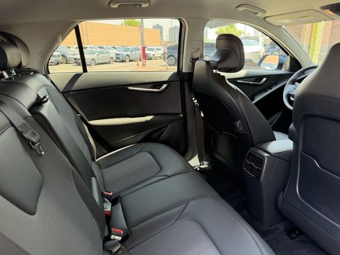Used 2025 Kia Niro Wind FWD image 37