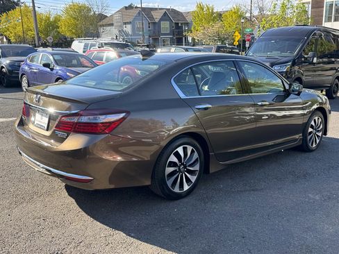 Used 2017 Honda Accord Touring image 8