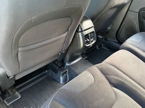 Used 2015 Jeep Cherokee Latitude w/ Cold Weather Group AWD/4WD image 28