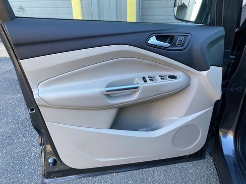 Used 2018 Ford Escape SEL image 26