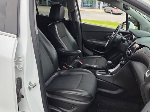 Used 2019 Chevrolet Trax LT w/ LT Convenience Package AWD/4WD image 15