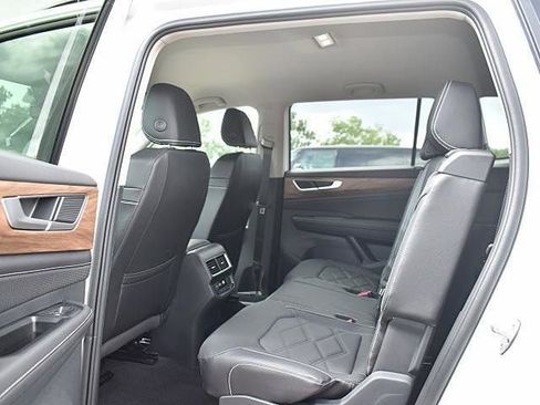 New 2026 Volkswagen Atlas SE image 8