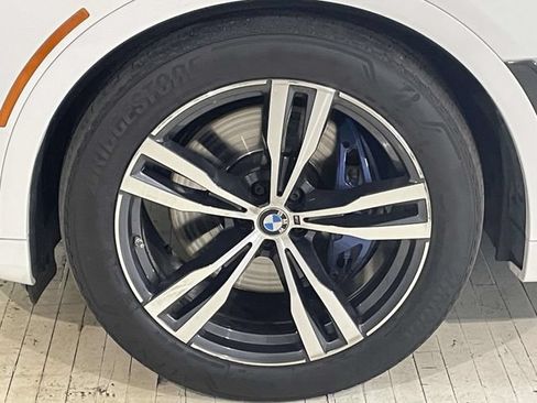Used 2022 BMW X7 xDrive40i w/ M Sport Package AWD/4WD image 13