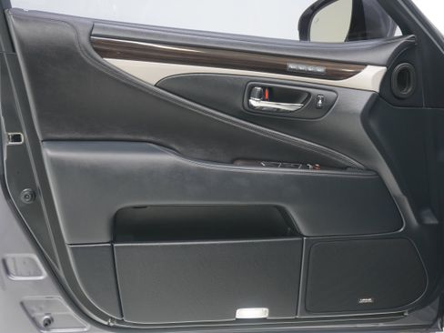 Used 2015 Lexus LS 460 w/ Comfort Package RWD image 13