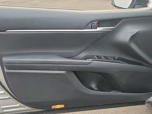 Used 2018 Toyota Camry LE image 13
