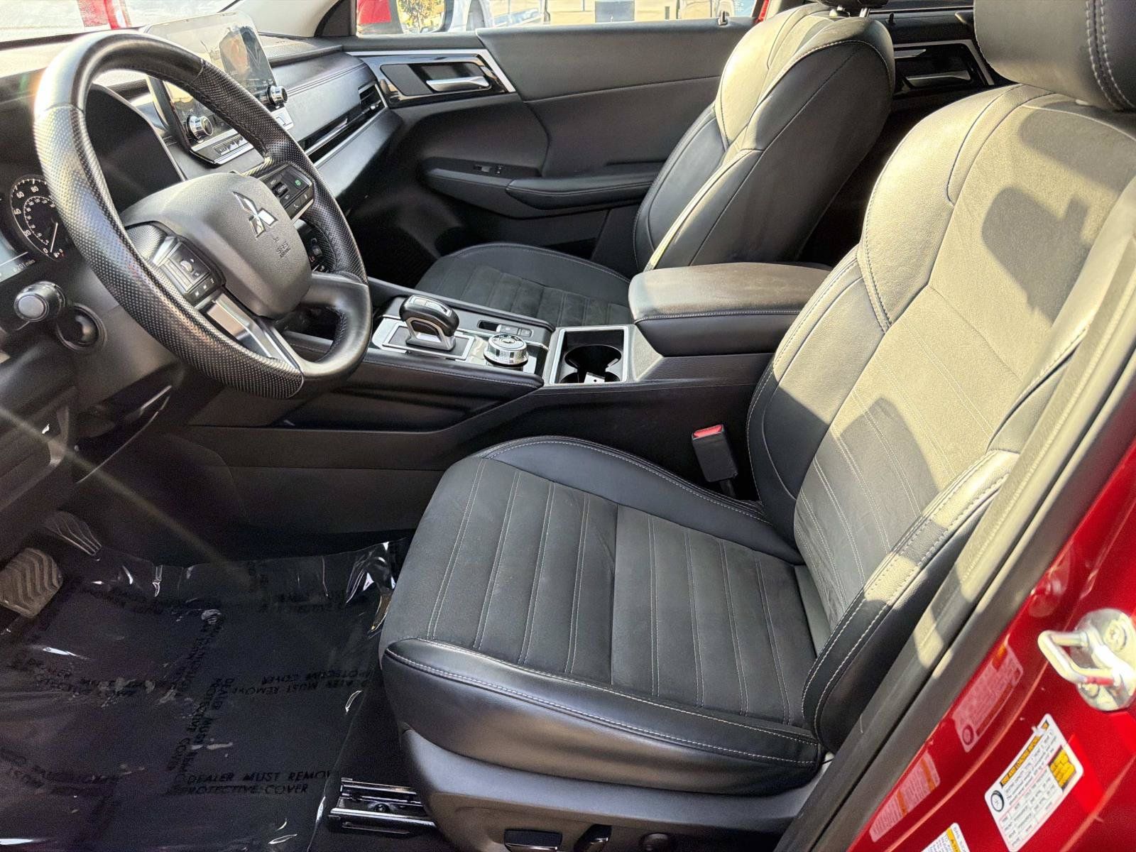 Used 2024 Mitsubishi Outlander AWD image 15