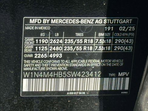 Used 2025 Mercedes-Benz GLB 250 4MATIC image 16