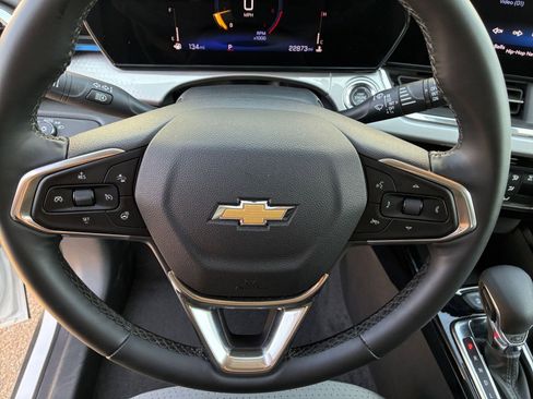 Used 2025 Chevrolet Trax LT w/ LT Convenience Package image 27