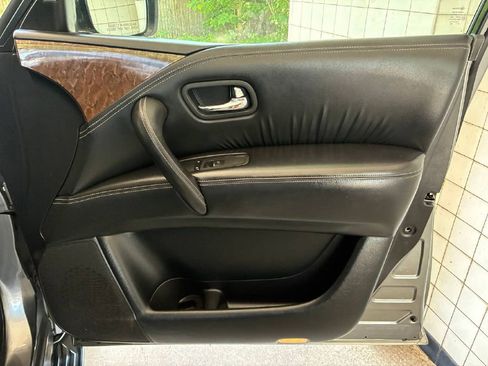 Used 2017 INFINITI QX80 4WD w/ Driver Assistance Package image 16