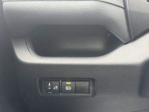 Used 2025 Toyota RAV4 LE image 31