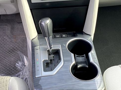 Used 2012 Toyota Camry XLE image 14