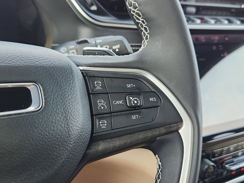 Used 2025 Jeep Grand Cherokee L Limited w/ Luxury Tech Group II image 19