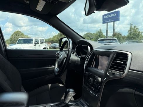 Used 2021 Jeep Grand Cherokee Laredo image 20