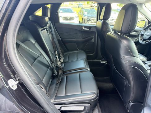 Used 2025 Ford Escape Platinum AWD/4WD image 29