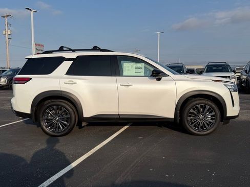 New 2026 Nissan Pathfinder SL w/ SL Premium Package image 3