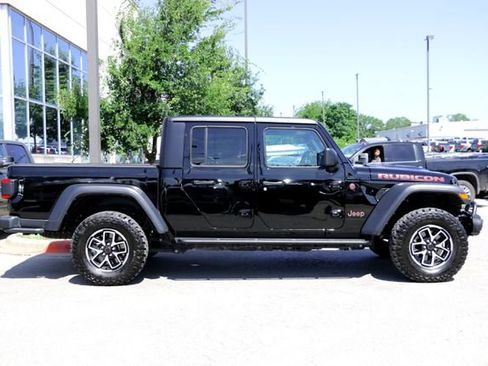 Used 2024 Jeep Gladiator Rubicon w/ Convenience Group AWD/4WD image 4