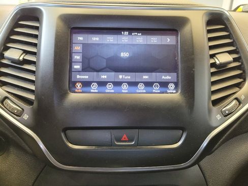 Used 2019 Jeep Cherokee Latitude w/ Cold Weather Group AWD/4WD image 25