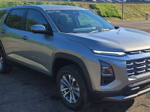 New 2026 Chevrolet Equinox LT w/ Convenience Package II FWD image 2