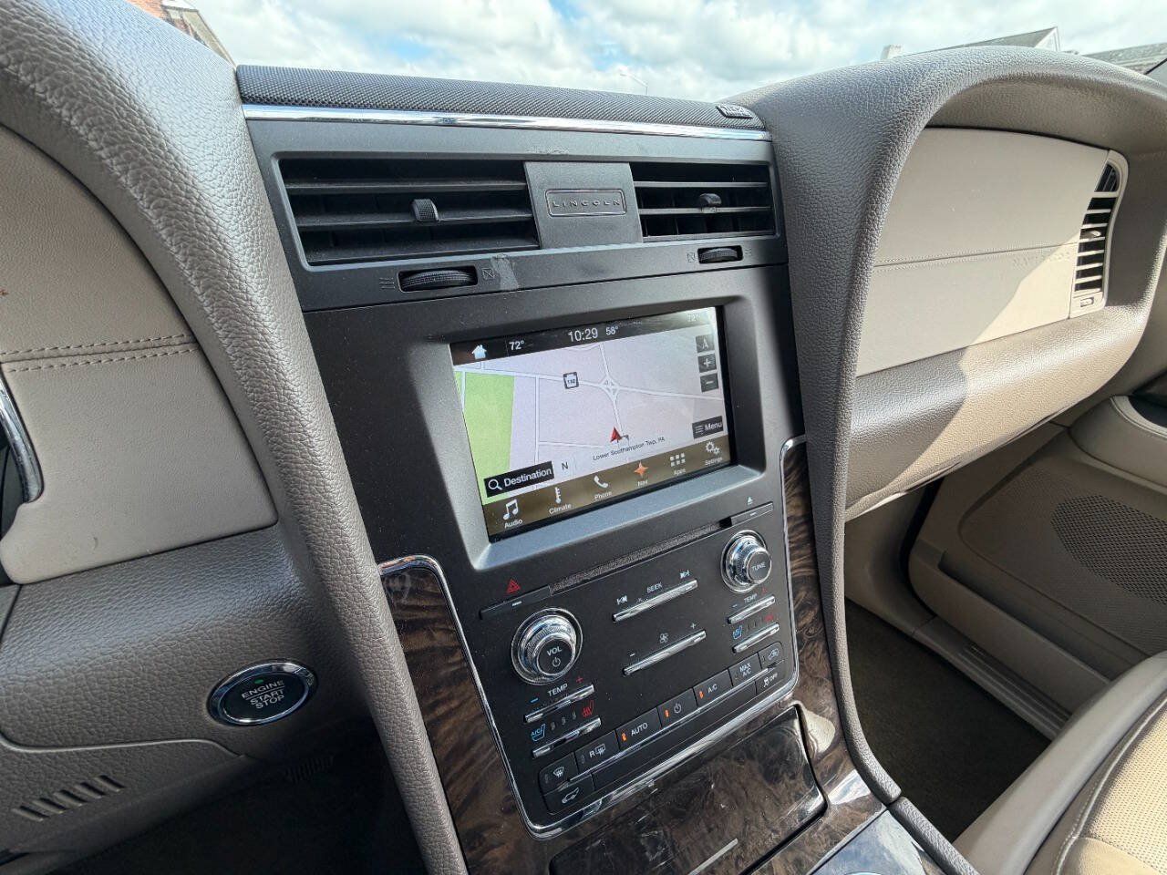 Used 2016 Lincoln Navigator Select RWD image 21