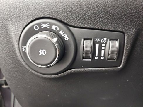 Certified 2024 Jeep Compass Limited image 18