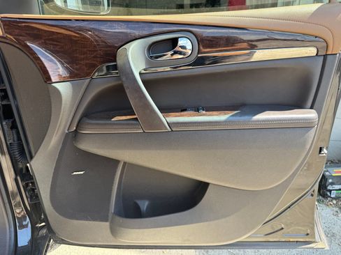 Used 2013 Buick Enclave Leather AWD/4WD image 31