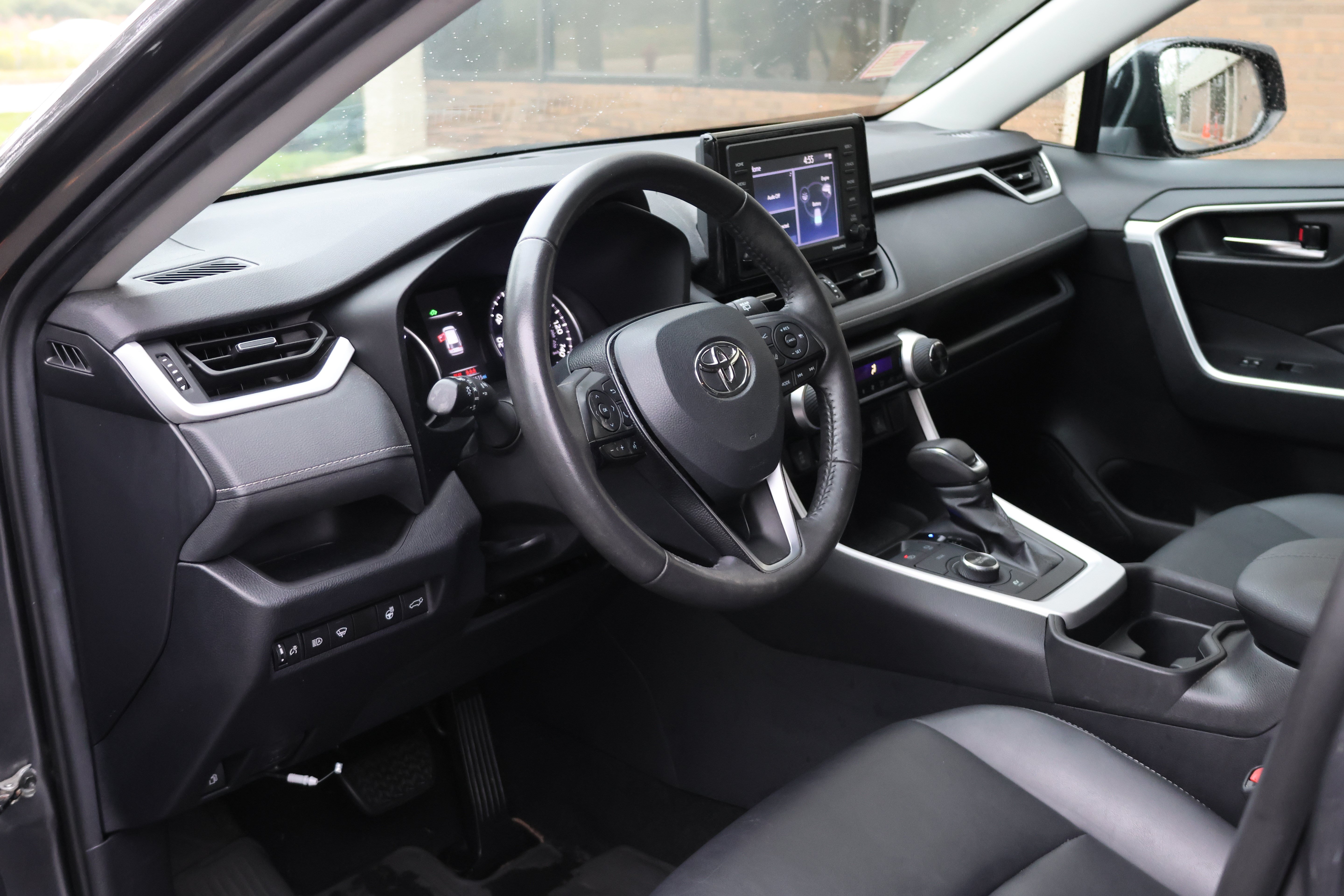 Used 2021 Toyota RAV4 XLE Premium AWD/4WD image 33