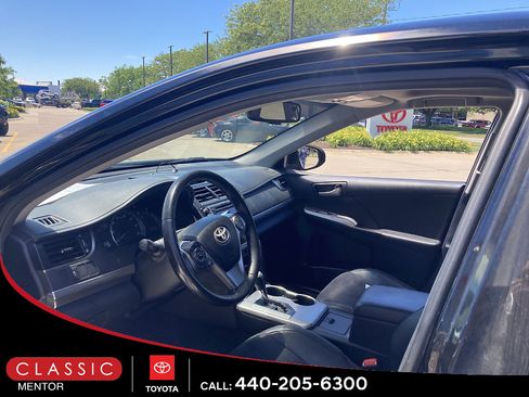 Used 2012 Toyota Camry SE w/ Leather Pkg FWD image 3