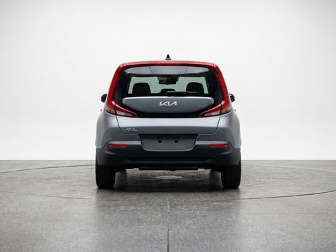 Used 2025 Kia Soul LX w/ LX Technology Package FWD image 7