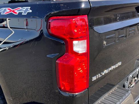 Used 2021 Chevrolet Silverado 1500 LT AWD/4WD image 29