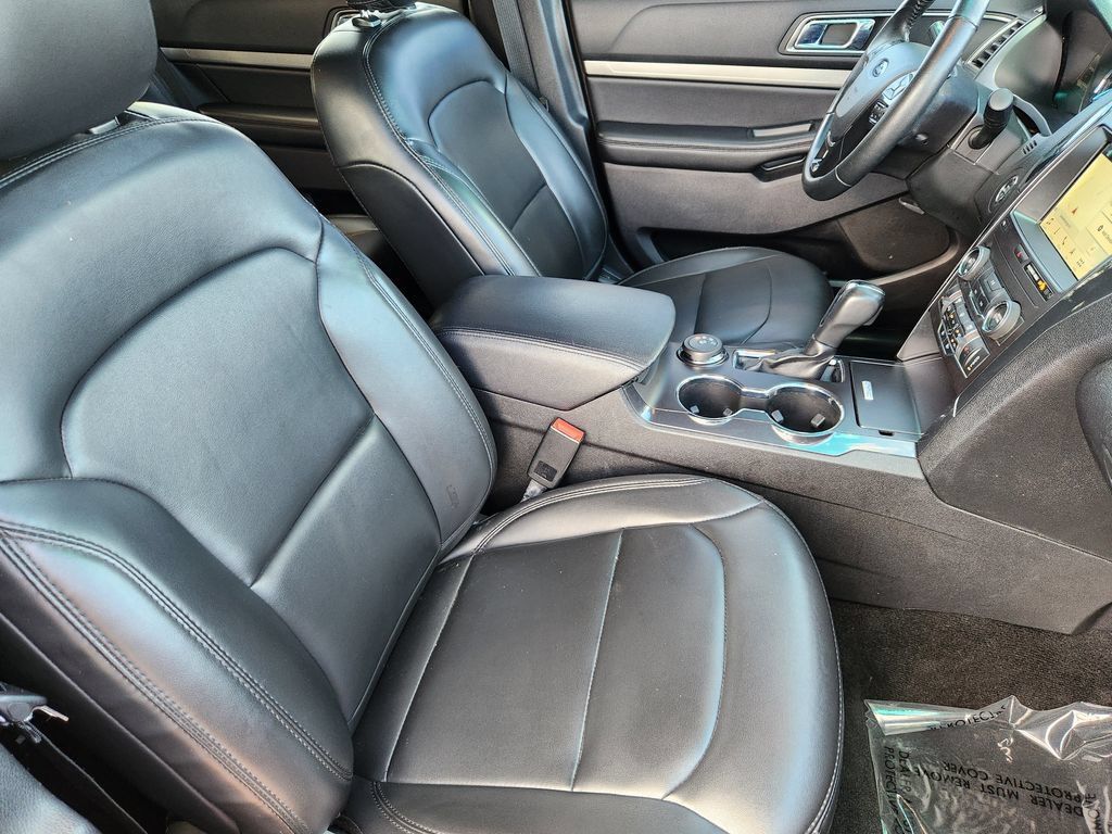 Used 2019 Ford Explorer XLT w/ Equipment Group 202A AWD/4WD image 5