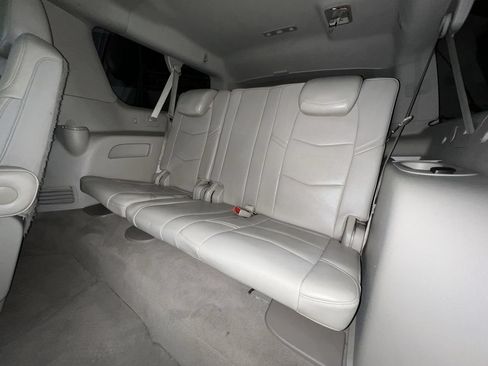 Used 2015 Cadillac Escalade ESV Luxury AWD/4WD image 28