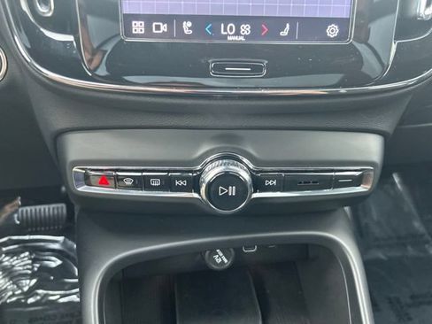 Certified 2025 Volvo XC40 B5 Plus AWD/4WD image 29