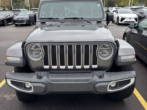 Used 2018 Jeep Wrangler Unlimited Sahara image 2