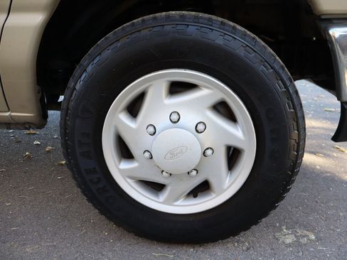 Used 2009 Ford E-350 and Econoline 350 Super Duty Wagon image 44