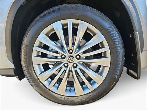 Certified 2025 Toyota Highlander Platinum AWD/4WD image 24